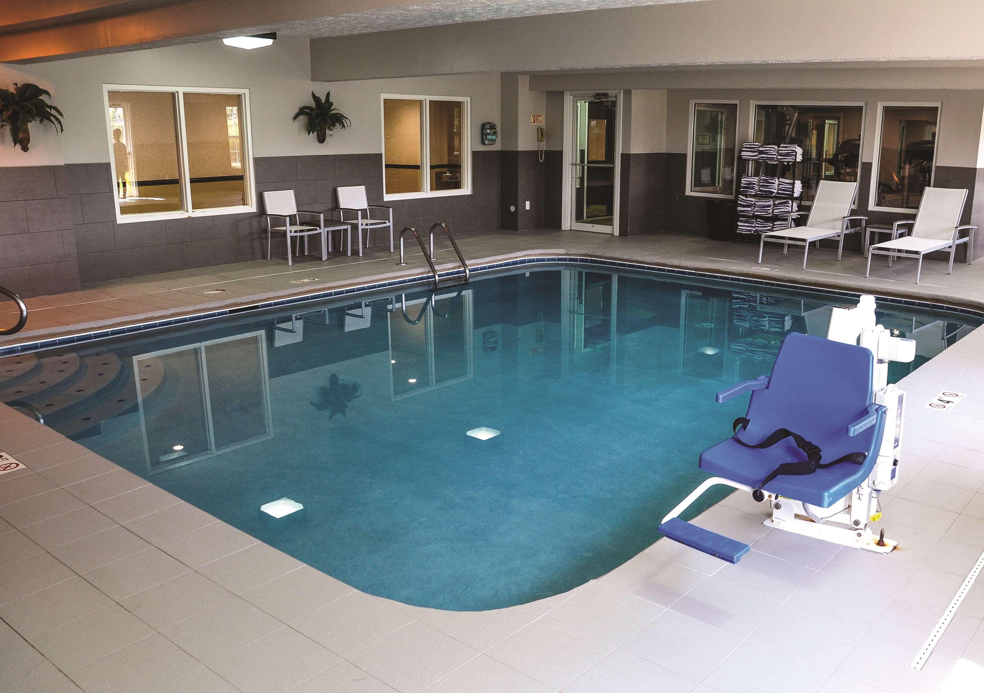 Country & By Radisson, South, Oh Hotel 2*