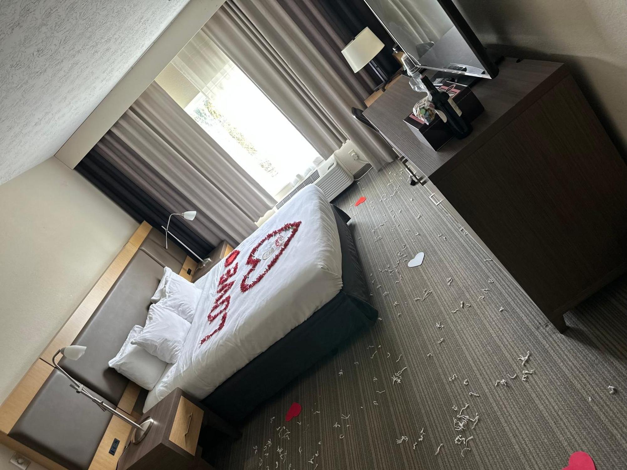 Country & By Radisson, South, Oh 2*
