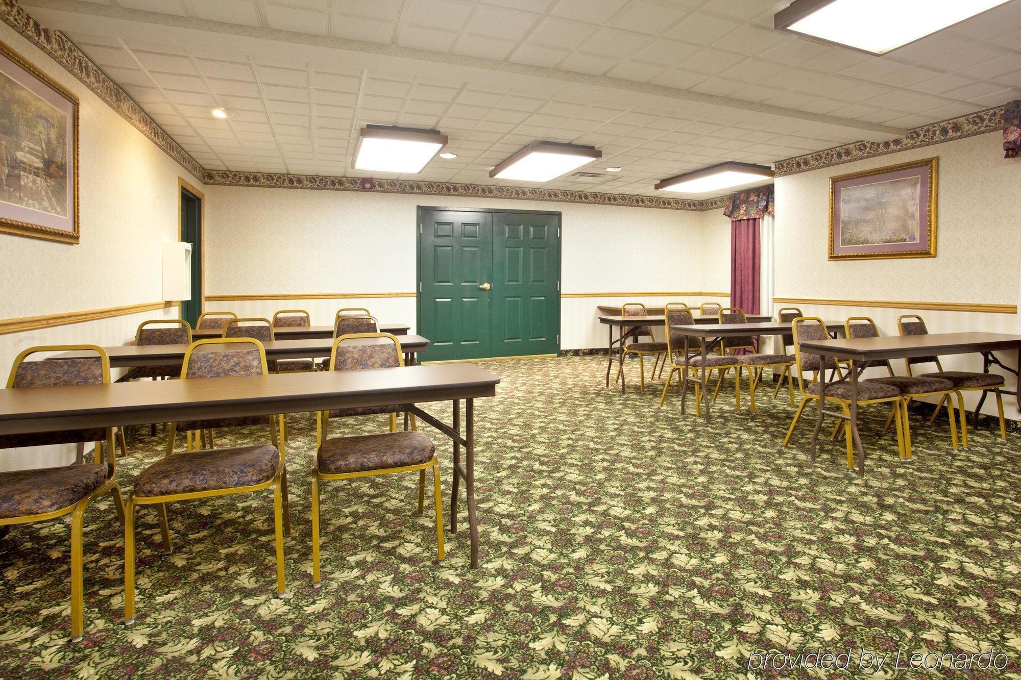 Country & By Radisson, South, Oh Hotel 2*